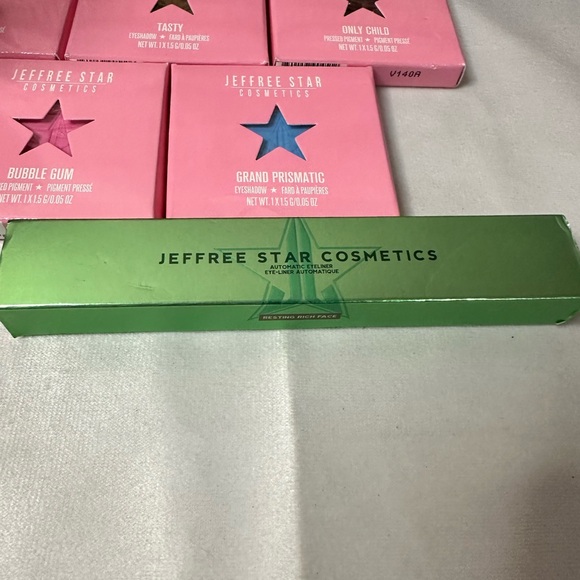 NIB BUNDLE- JEFFREE STAR MAKEUP BUNDLE - Picture 3 of 5